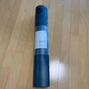 Lululemon Yoga mat- new
